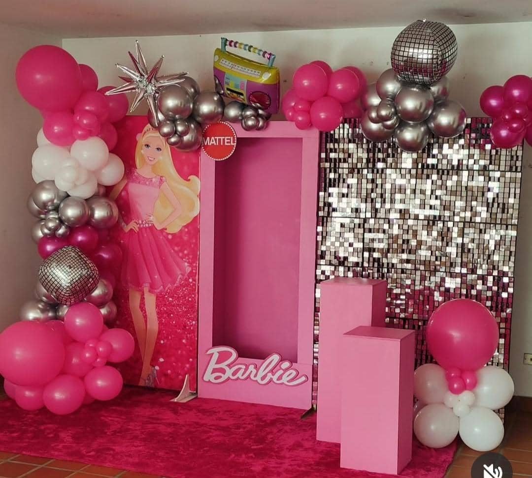 Escenario de muñeca rosa