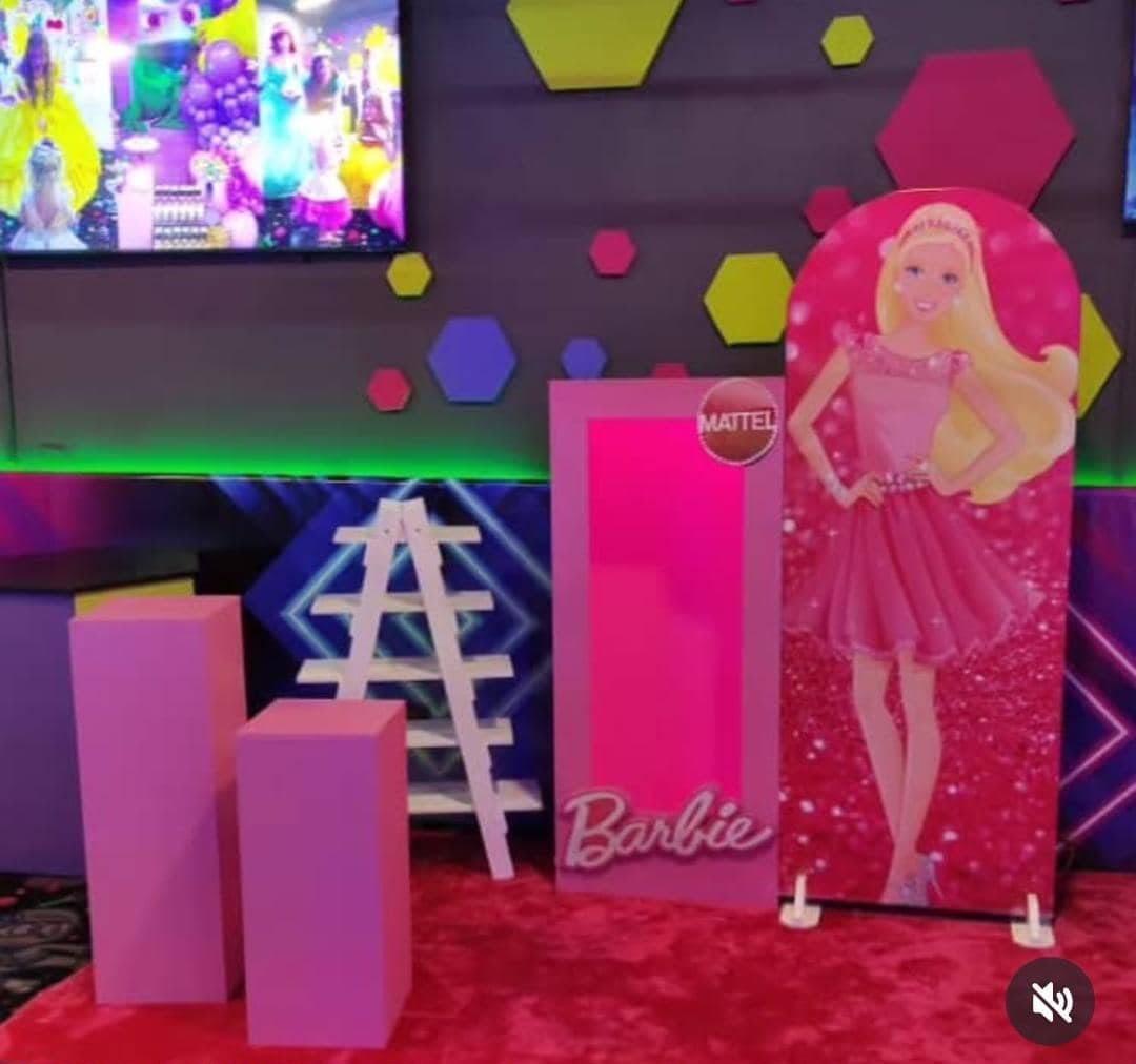 Escenario de muñeca rosa