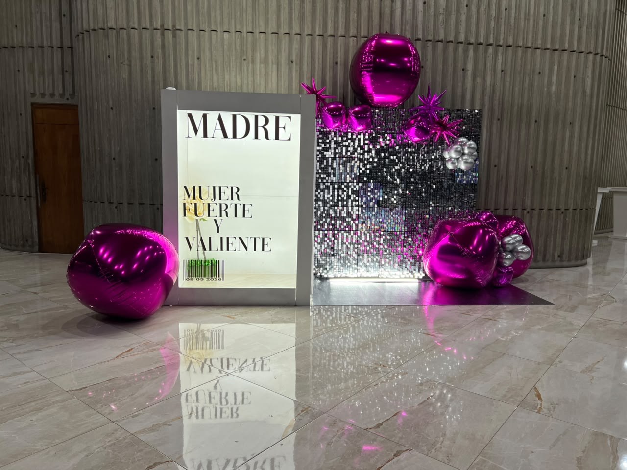 Celebración para mamá fucsia y plata